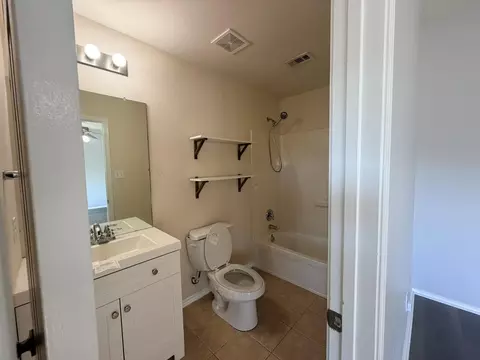 Bath - 316 Housefinch Loop, Leander, TX 78641 photo 1 of 3