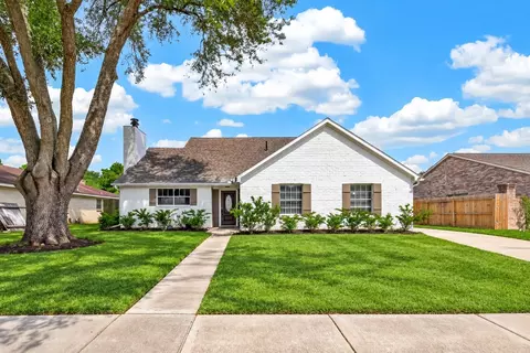 12818 Huntington Field Dr, Houston, TX 77099
