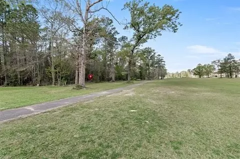 000 Lakeview Dr, Sour Lake, TX 77659