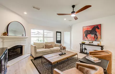 2030 Creek Shore Ln, Pearland, TX 77581