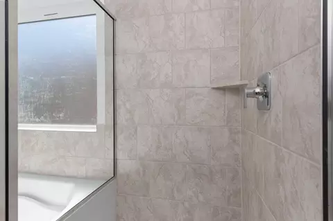 Bath - 6702 Prairie Sky Dr, Rosenberg, TX 77471 photo 6 of 7