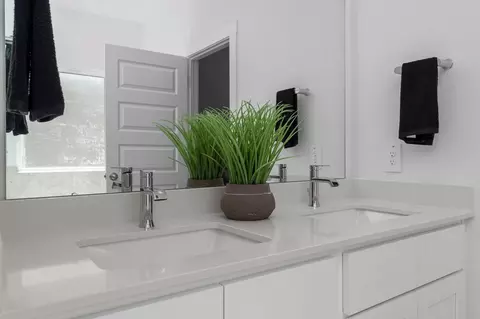 Bath - 6702 Prairie Sky Dr, Rosenberg, TX 77471 photo 2 of 7