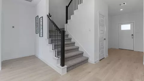 Entry Way - 6702 Prairie Sky Dr, Rosenberg, TX 77471 photo 5 of 8
