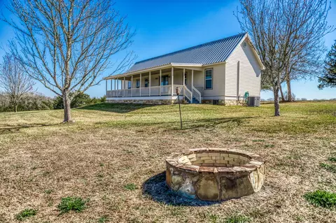 3831 Meadow View Ln, Fayetteville, TX 78940