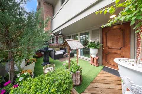 6563 Bayou Glen Rd, Houston, TX 77057