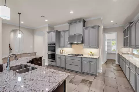 Kitchen - 4060 Windsor Chase Dr, Spring, TX 77386 photo 4 of 6