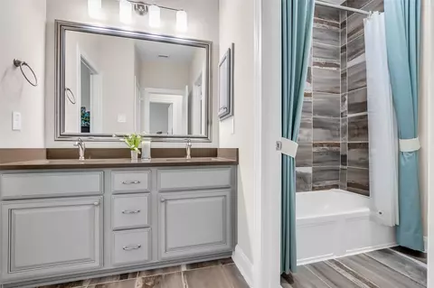 Bath - 4060 Windsor Chase Dr, Spring, TX 77386 photo 4 of 5