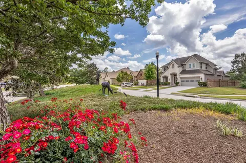 Exterior - 4060 Windsor Chase Dr, Spring, TX 77386 photo 4 of 9