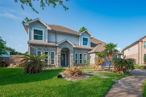 606 Oak Hill Dr, Kemah, TX 77565