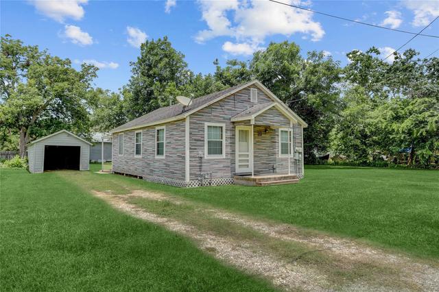 215 E Dahlgren Ave, Wharton, TX 77488
