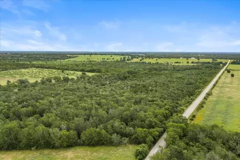 000 Charcoal Rd, Waelder, TX 78959