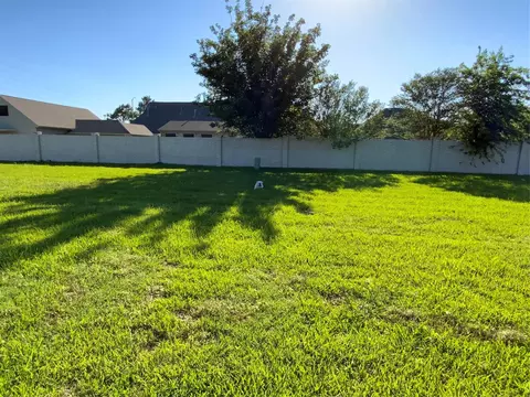 6607 Emerald Dr, Pasadena, TX 77505 photo 2