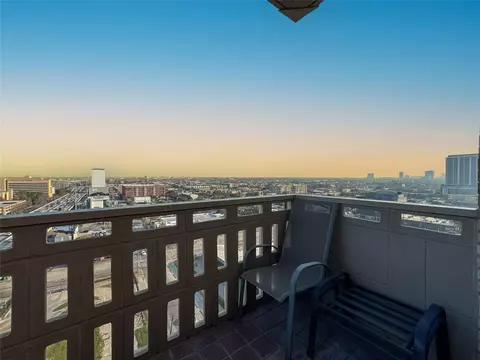 2016 Main St #1502, Houston, TX 77002