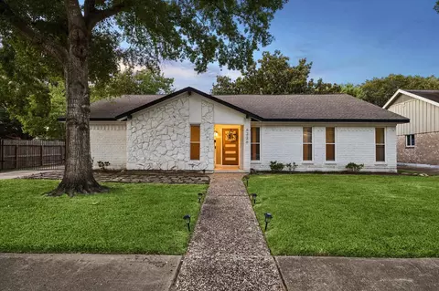 6226 Bankside Dr, Houston, TX 77096