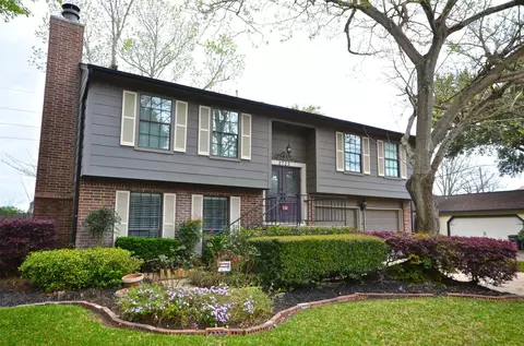 2723 Country Place Dr, Richmond, TX 77406