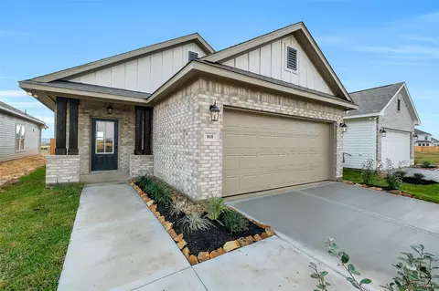818 Countryside Glade Ln, Bonney, TX 77583