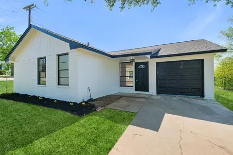 221 N Baron St, Bellville, TX 77418