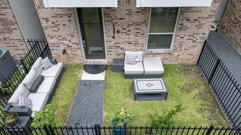 1274 N Post Oak Rd #B, Houston, TX 77055