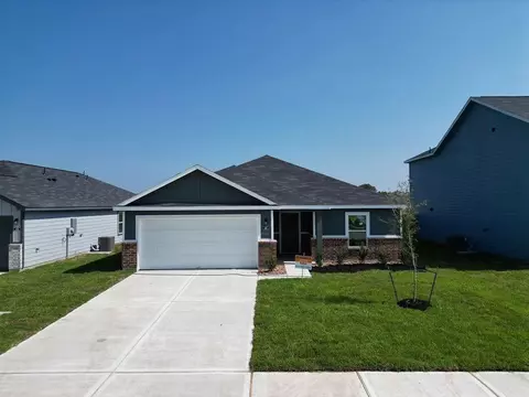 505 Oak Chase Ave, Dayton, TX 77535