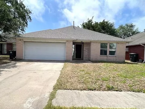 14 Clara Barton Ln, Galveston, TX 77551