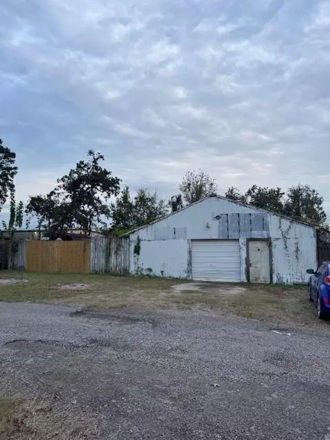 611 Northwood Dr, Conroe, TX 77303