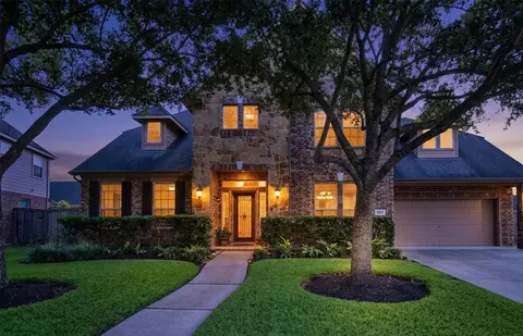 2557 Estrada Dr, League City, TX 77573