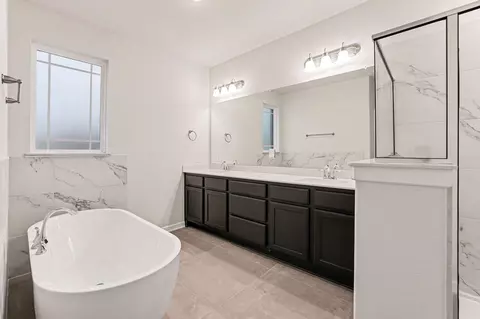 Bath - 2421 Cindy Ct, Conroe, TX 77304 photo 2 of 5