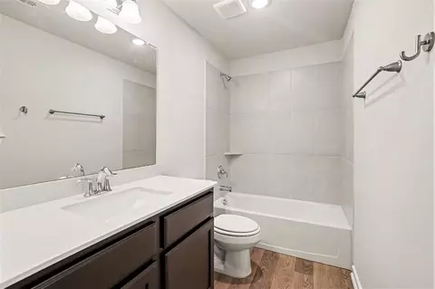 Bath - 2421 Cindy Ct, Conroe, TX 77304 photo 4 of 5
