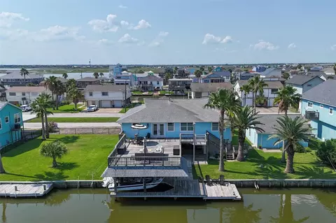 276 Barracuda St, Bayou Vista, TX 77563