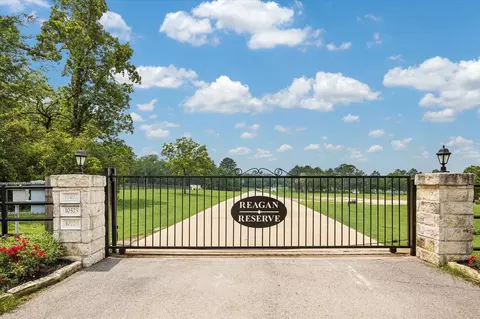 11051 Superior Ln, Magnolia, TX 77354