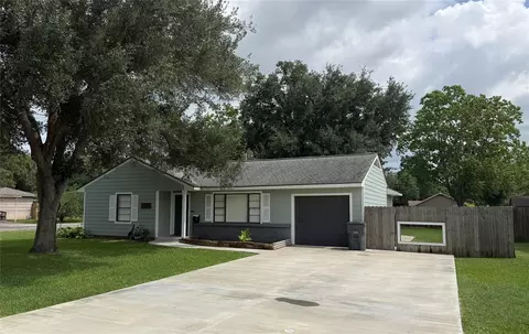 3116 12th St, Bay City, TX 77414