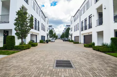 11027 Jardin Des Cir, Houston, TX 77043