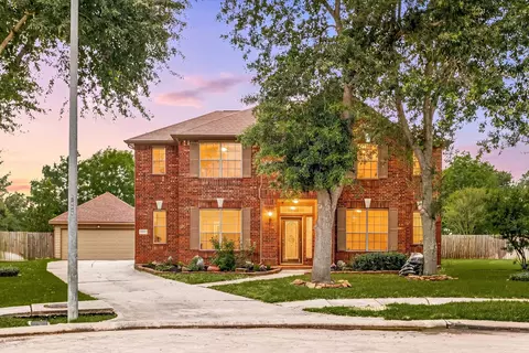 8410 Columbus Ct, Pearland, TX 77584