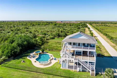 909 Helen Blvd, Crystal Beach, TX 77650