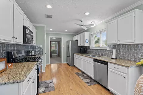 Kitchen - 19915 Brandon Oaks Way, Katy, TX 77449 photo 2 of 4