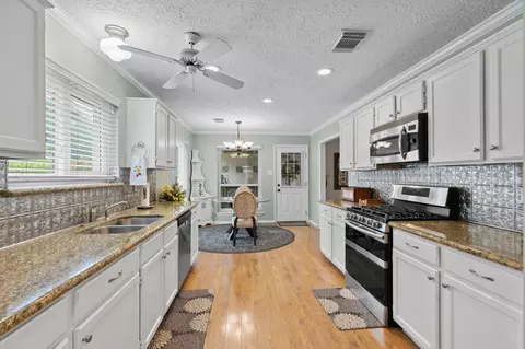 Kitchen - 19915 Brandon Oaks Way, Katy, TX 77449 photo 1 of 4