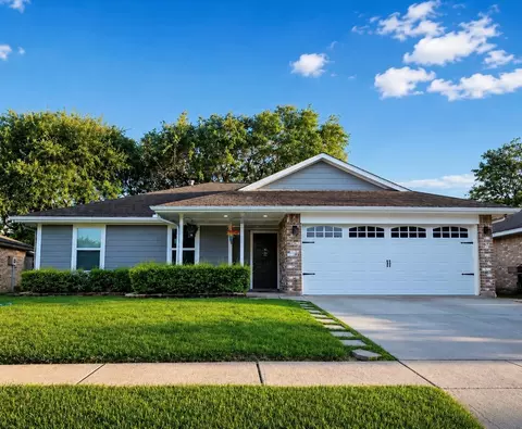 5625 Sugar Creek Dr, La Porte, TX 77571