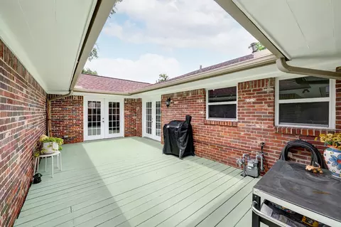 Exterior - 1111 Clovis Rd, Houston, TX 77008 photo 5 of 6