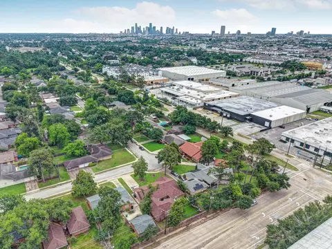 View/Area - 1111 Clovis Rd, Houston, TX 77008 photo 1 of 6