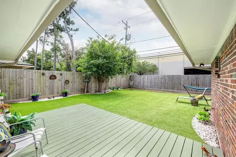 Exterior - 1111 Clovis Rd, Houston, TX 77008 photo 4 of 6