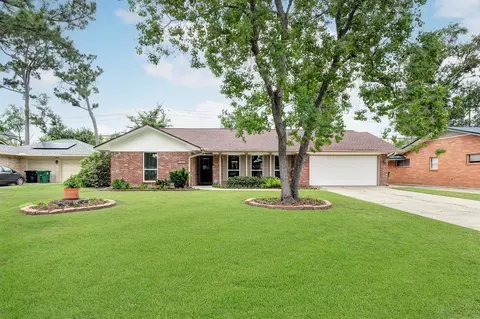 Exterior - 1111 Clovis Rd, Houston, TX 77008 photo 1 of 6