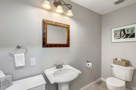 Bath - 1111 Clovis Rd, Houston, TX 77008 photo 4 of 4