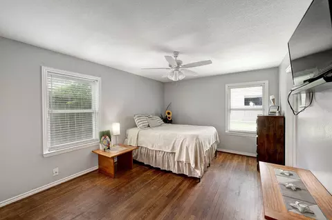 Bedroom - 1111 Clovis Rd, Houston, TX 77008 photo 2 of 2