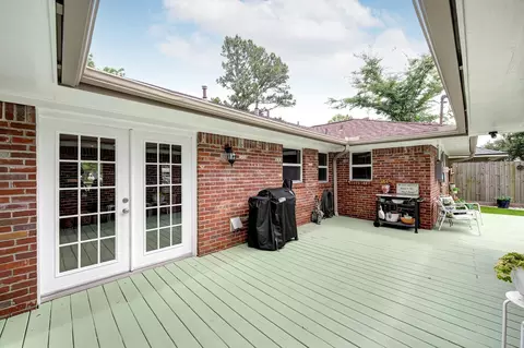 Exterior - 1111 Clovis Rd, Houston, TX 77008 photo 6 of 6