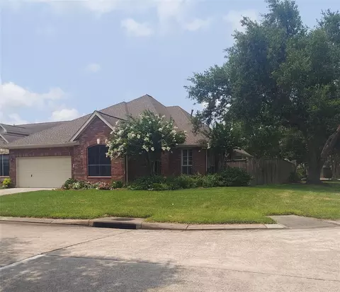 1601 N Lago Vista Ct, Pearland, TX 77581