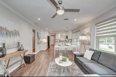 1003 E 14th St, Houston, TX 77009