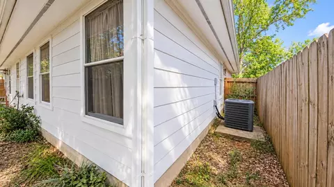 Exterior - 5026 Edgegate Dr, Spring, TX 77373 photo 3 of 4