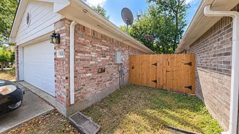 Exterior - 5026 Edgegate Dr, Spring, TX 77373 photo 2 of 4