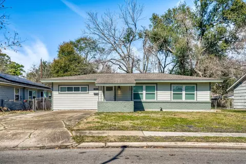 5014 Viking Dr, Houston, TX 77092