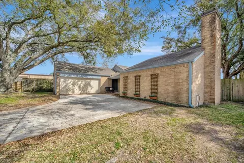 4330 Shady Springs Dr, Seabrook, TX 77586